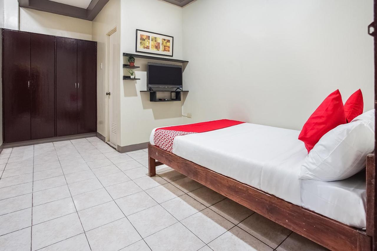 OYO 474 Urbandeca Tower 316 - Nizami Condotel Mandaluyong Esterno foto